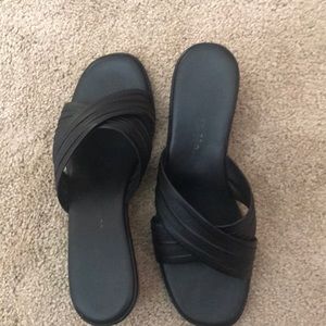 Criss cross black dress sandals with small heel